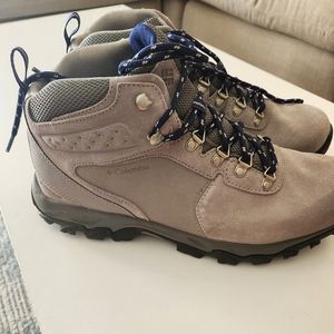 Men Columbia hiking boot-size 10